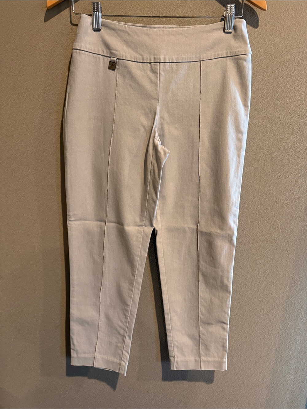 Women's Slim Ponte Capris in Light Gray